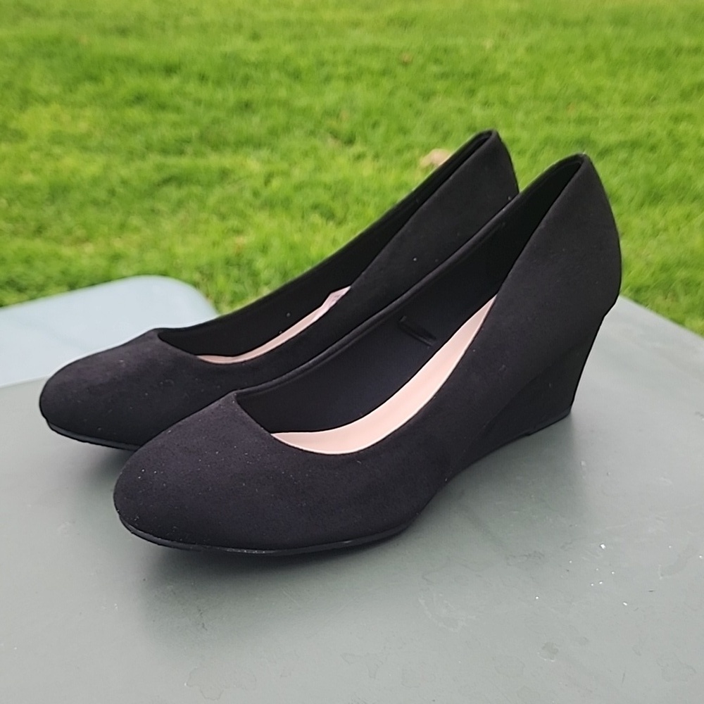 Seychelles Gertrude Heels Women's 8.5 Black Suede Leather Wedge Slip On NWOT